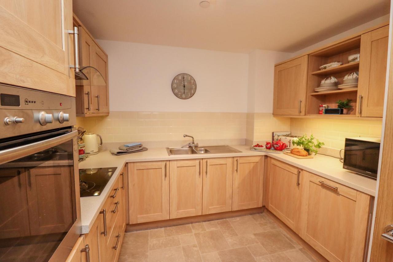 Above & Beyond Apartment Whitby Exterior photo