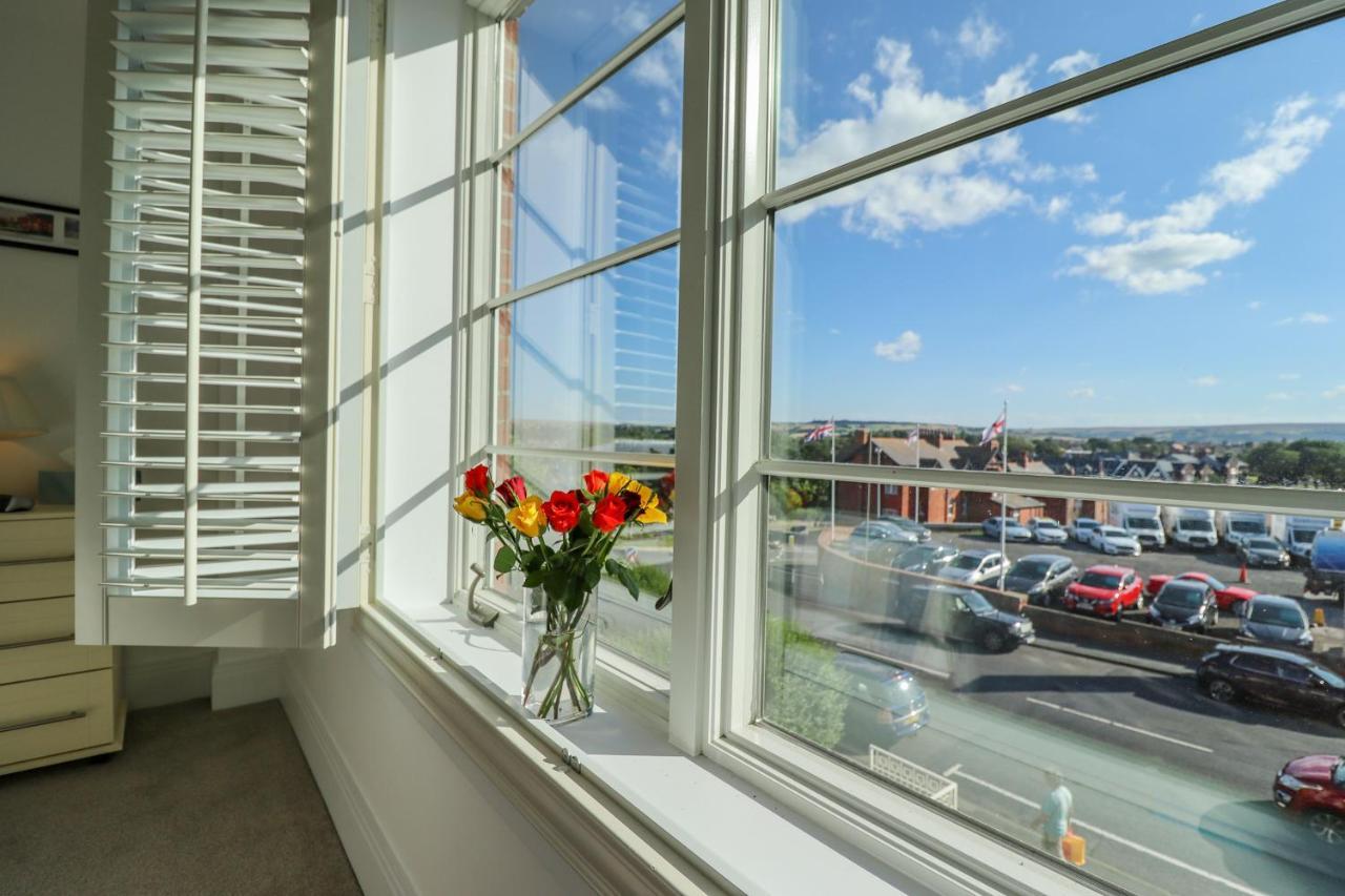 Above & Beyond Apartment Whitby Exterior photo