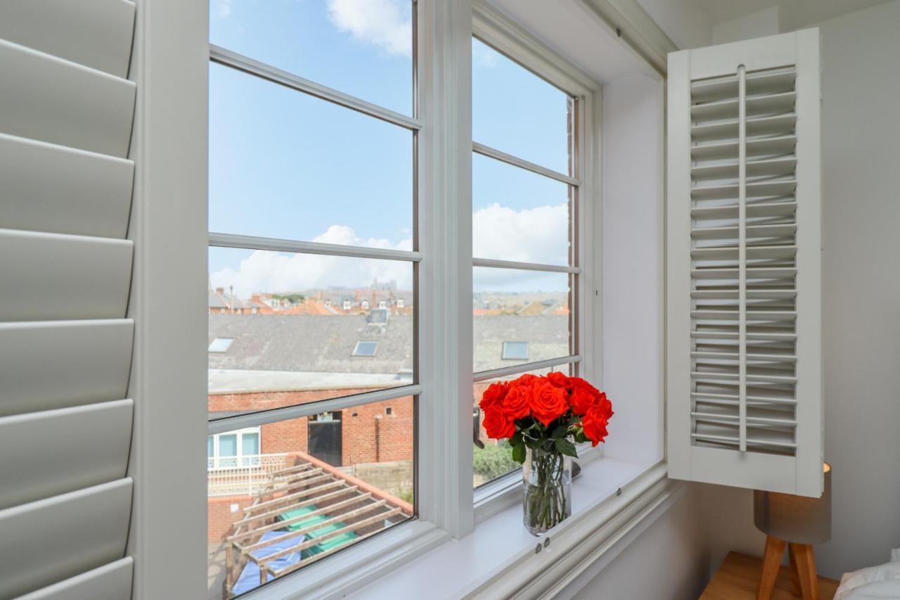 Above & Beyond Apartment Whitby Exterior photo